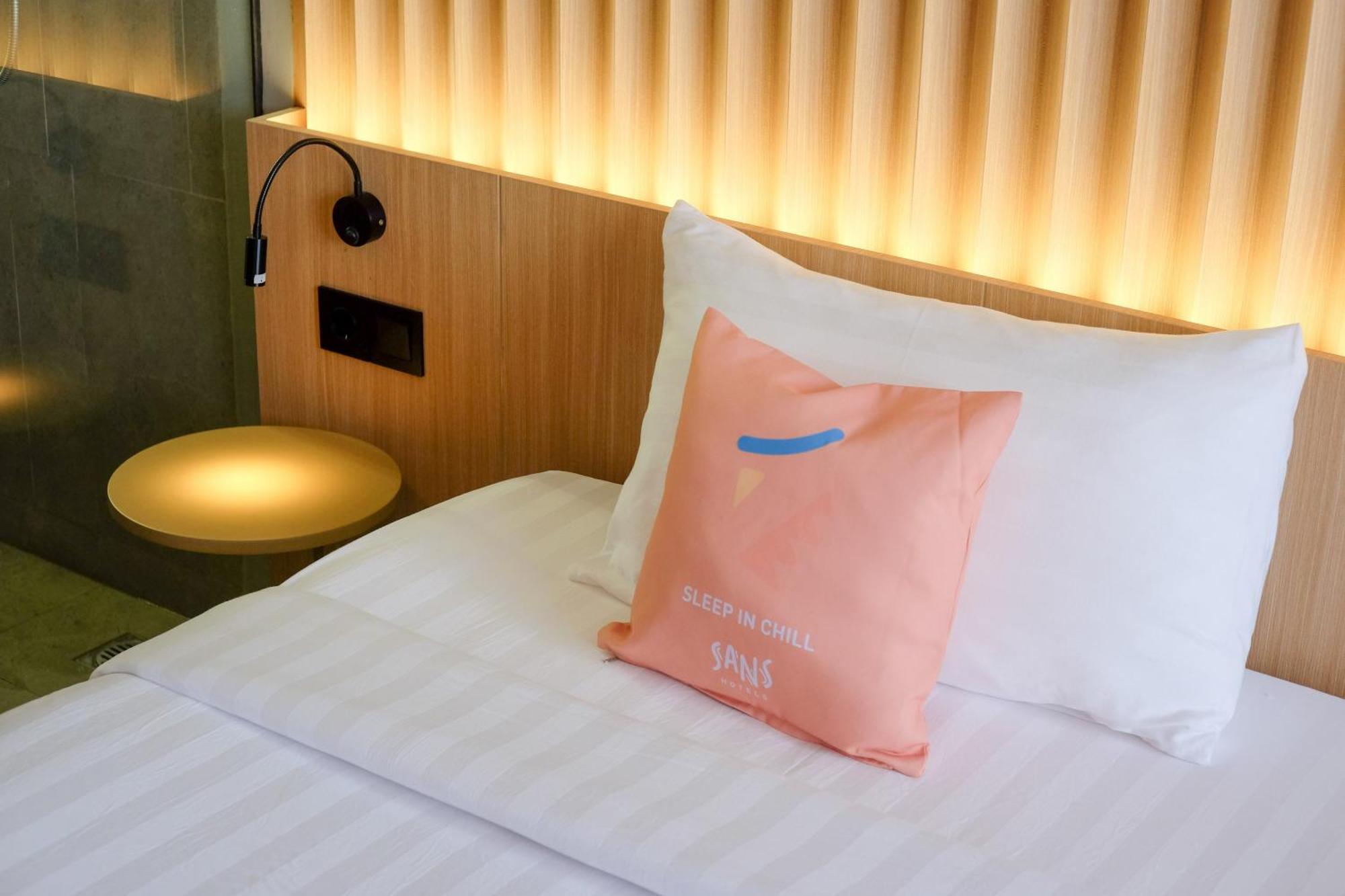Sans Hotel Rg Living Jogja By Reddoorz Pakualaman Eksteriør bilde