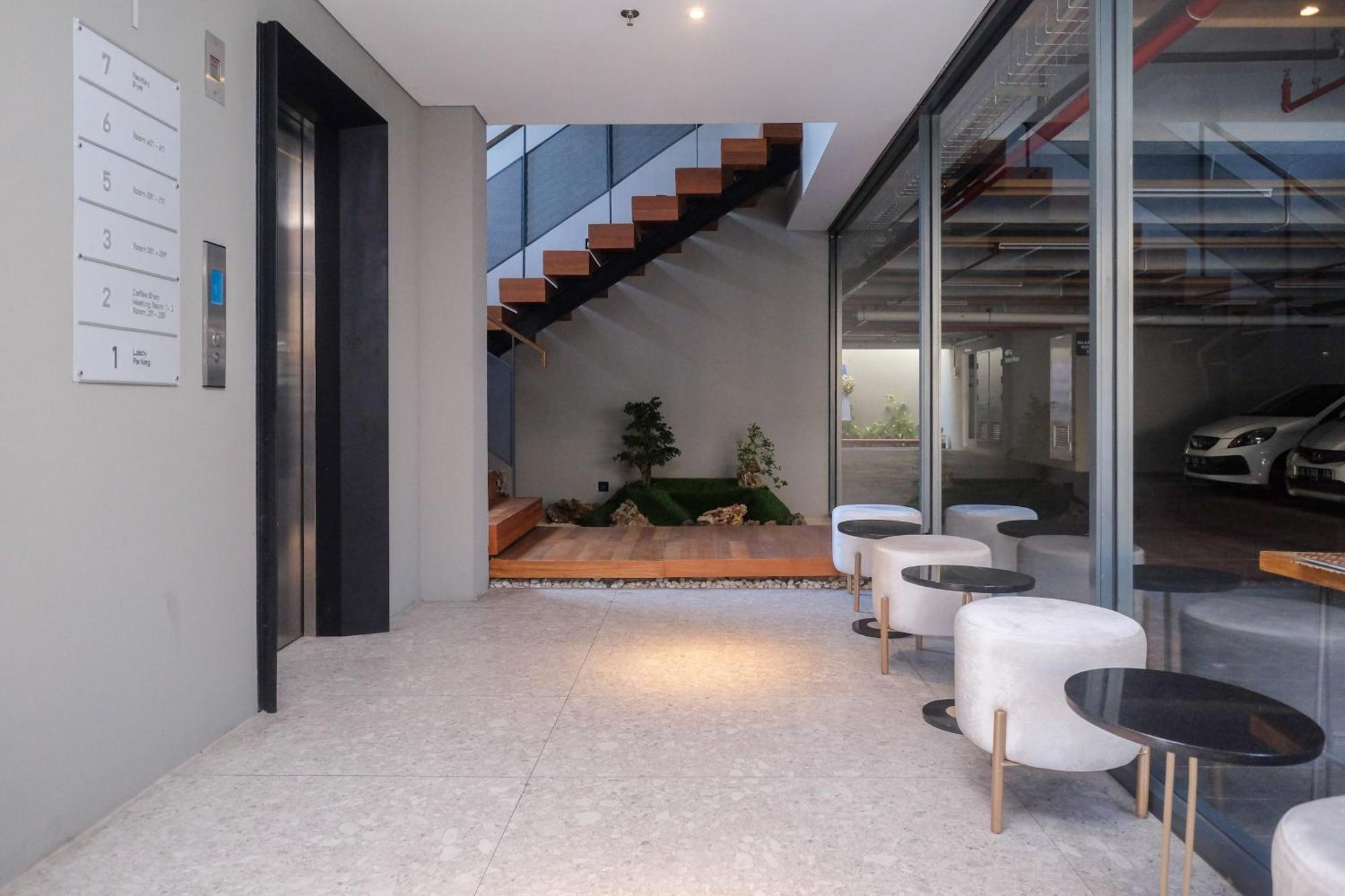 Sans Hotel Rg Living Jogja By Reddoorz Pakualaman Eksteriør bilde