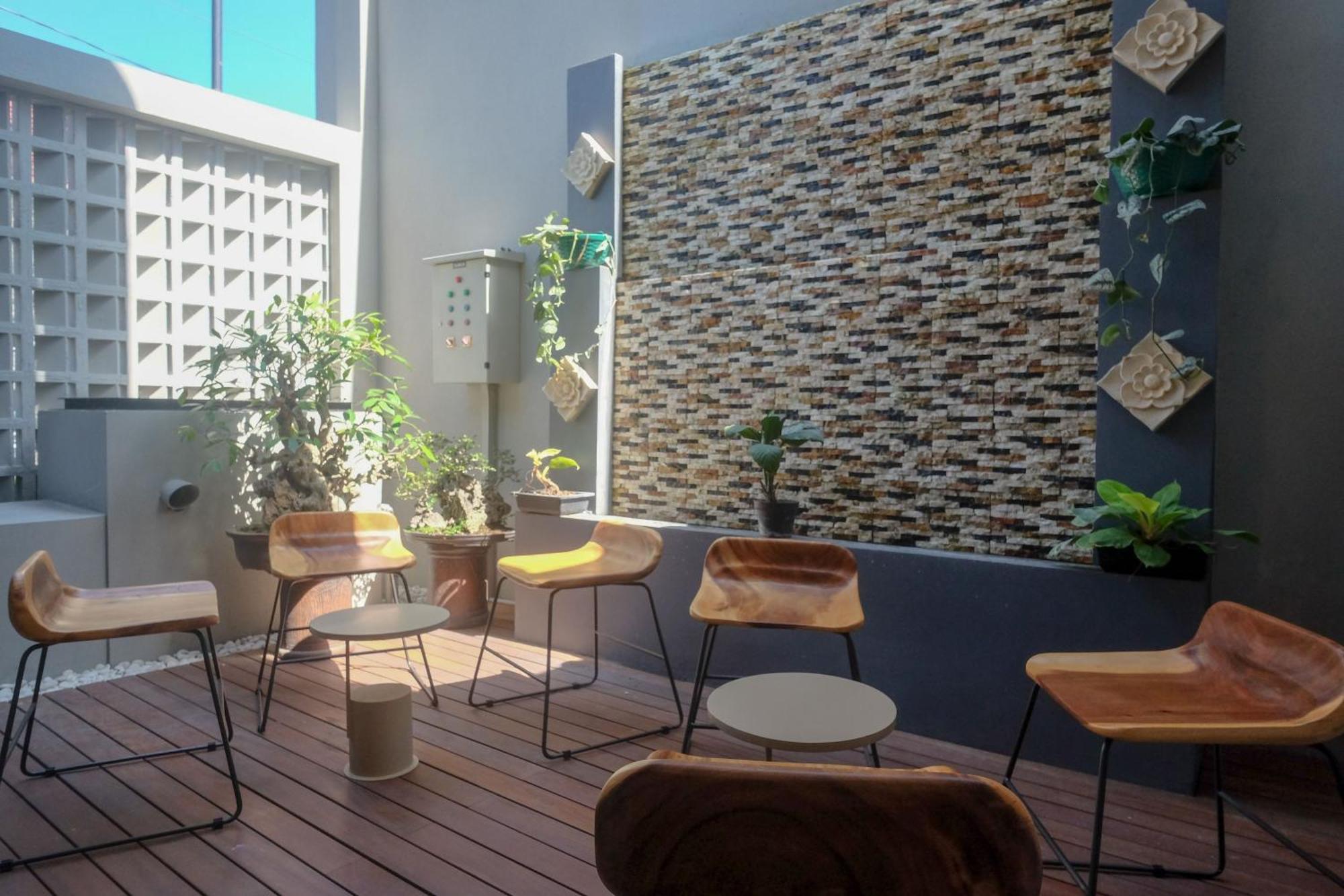 Sans Hotel Rg Living Jogja By Reddoorz Pakualaman Eksteriør bilde
